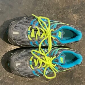 Nike TORCH ATHELETIC SHOES SIZE 7.5